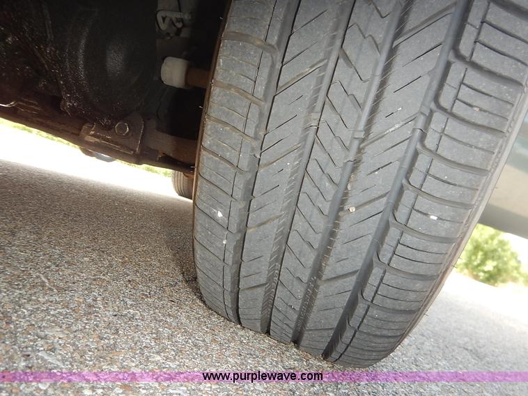 image for item J3802 2002 Dodge Caravan SE van