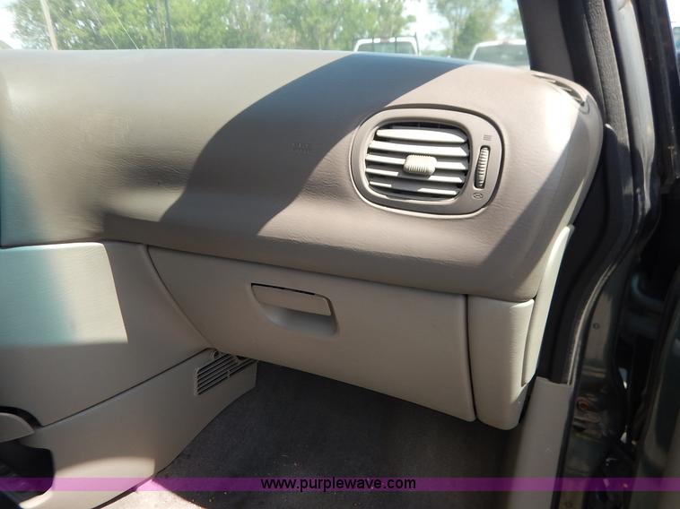 image for item J3802 2002 Dodge Caravan SE van