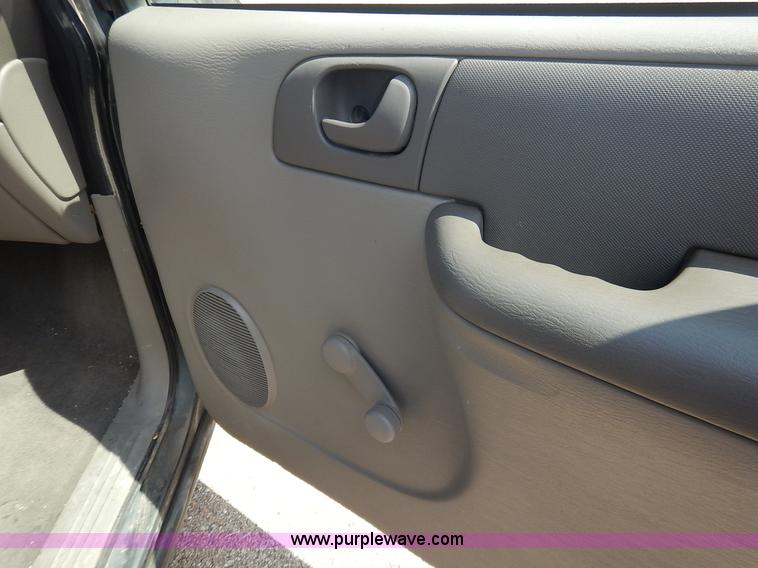 image for item J3802 2002 Dodge Caravan SE van