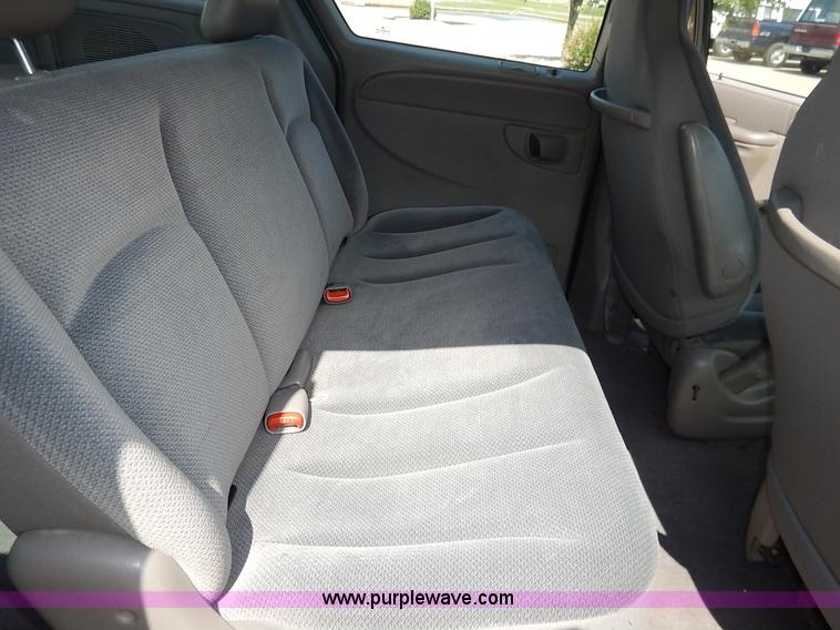 image for item J3802 2002 Dodge Caravan SE van