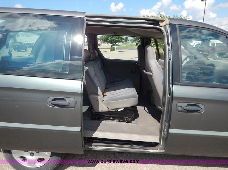 image for item J3802 2002 Dodge Caravan SE van