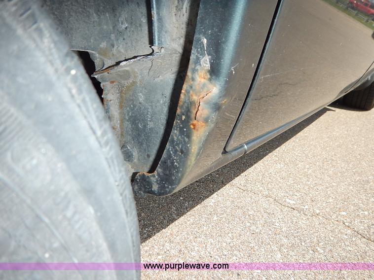 image for item J3802 2002 Dodge Caravan SE van