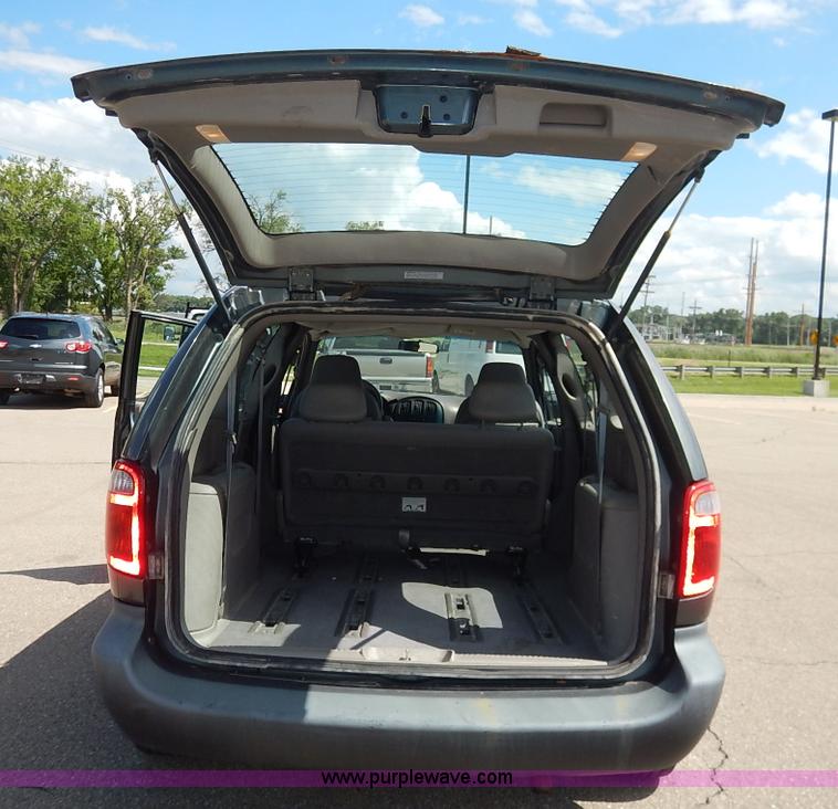 image for item J3802 2002 Dodge Caravan SE van