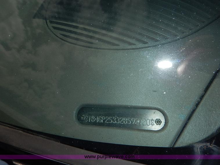 image for item J3802 2002 Dodge Caravan SE van