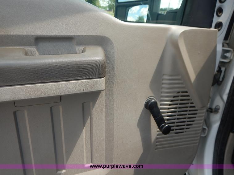 image for item J3803 2008 Ford F350 Super Duty XL flatbed pickup truck