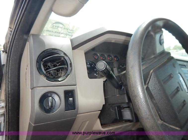 image for item J3803 2008 Ford F350 Super Duty XL flatbed pickup truck