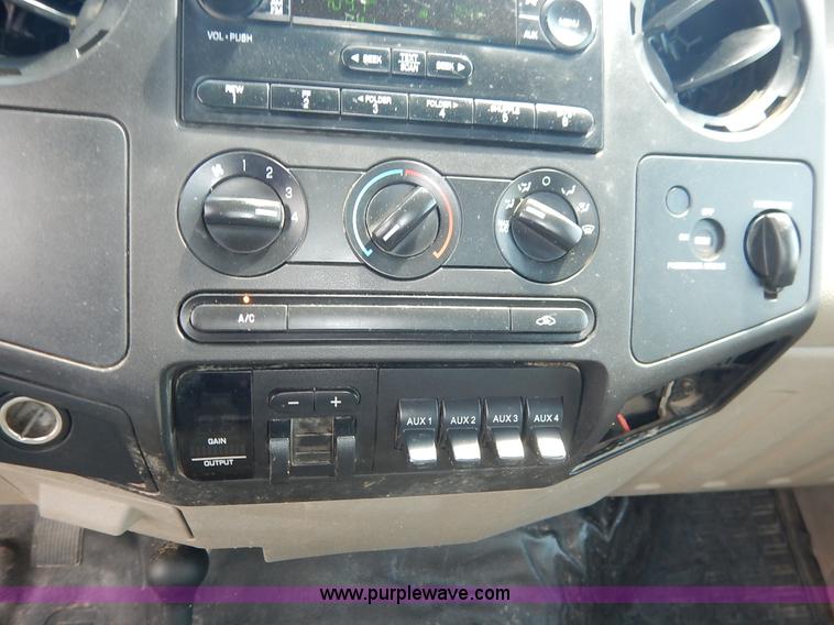 image for item J3803 2008 Ford F350 Super Duty XL flatbed pickup truck