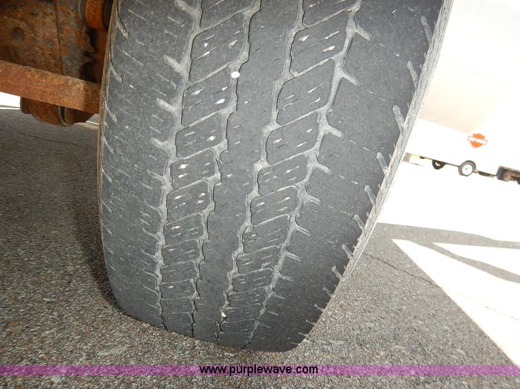 image for item J3803 2008 Ford F350 Super Duty XL flatbed pickup truck