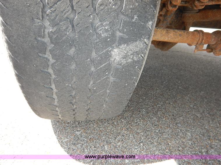 image for item J3803 2008 Ford F350 Super Duty XL flatbed pickup truck