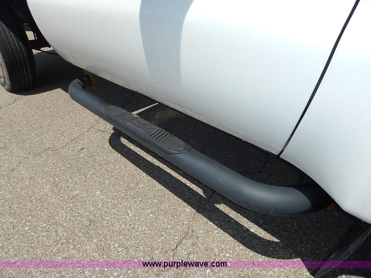 image for item J3803 2008 Ford F350 Super Duty XL flatbed pickup truck