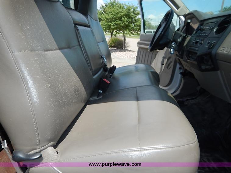 image for item J3803 2008 Ford F350 Super Duty XL flatbed pickup truck