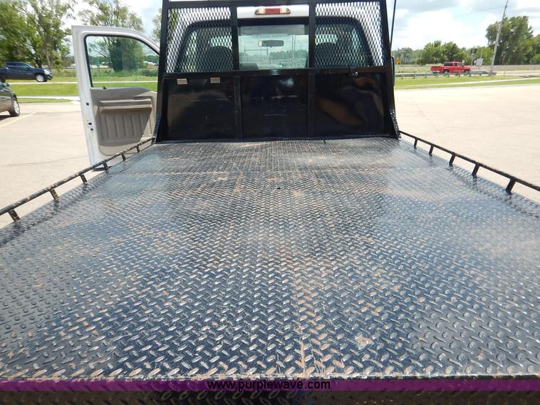 image for item J3803 2008 Ford F350 Super Duty XL flatbed pickup truck