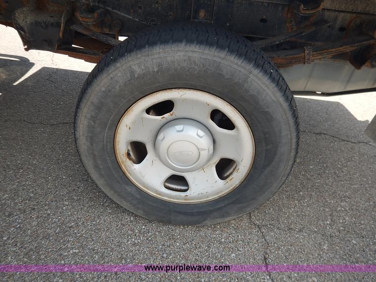 image for item J3803 2008 Ford F350 Super Duty XL flatbed pickup truck