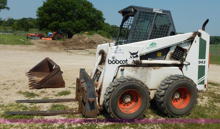 image for item J3810 1987 Bobcat 943 skid steer