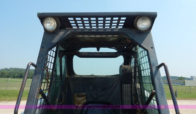 image for item J3810 1987 Bobcat 943 skid steer