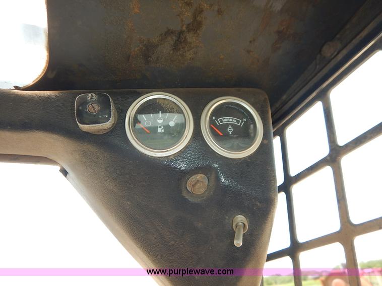 image for item J3810 1987 Bobcat 943 skid steer