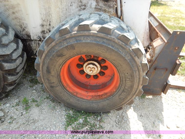 image for item J3810 1987 Bobcat 943 skid steer