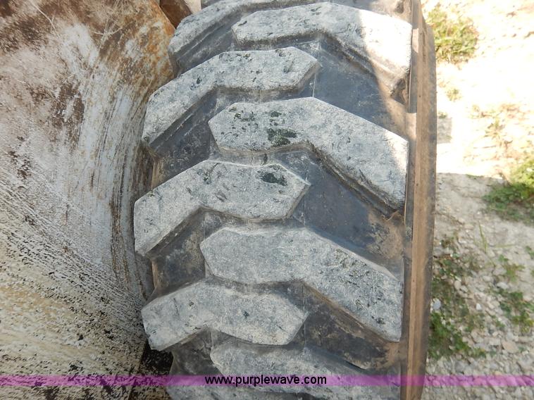 image for item J3810 1987 Bobcat 943 skid steer