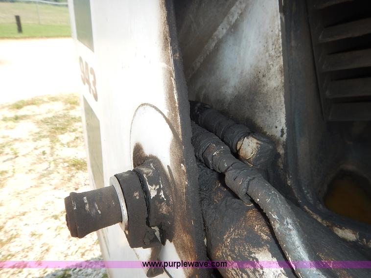 image for item J3810 1987 Bobcat 943 skid steer