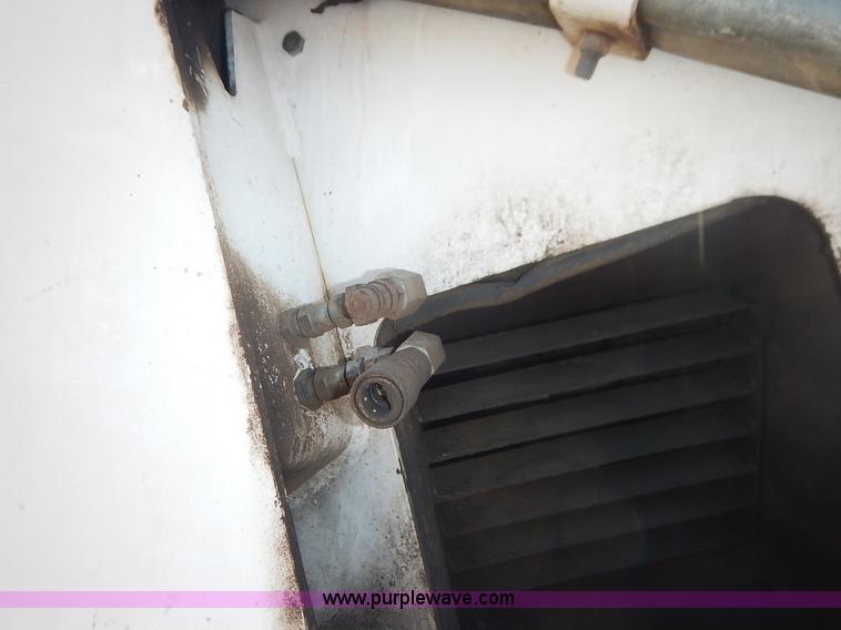 image for item J3810 1987 Bobcat 943 skid steer