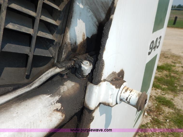 image for item J3810 1987 Bobcat 943 skid steer