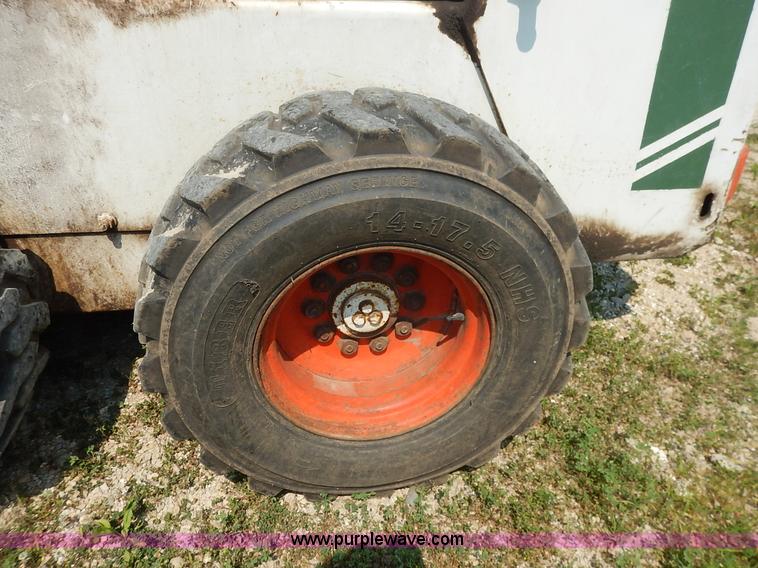 image for item J3810 1987 Bobcat 943 skid steer