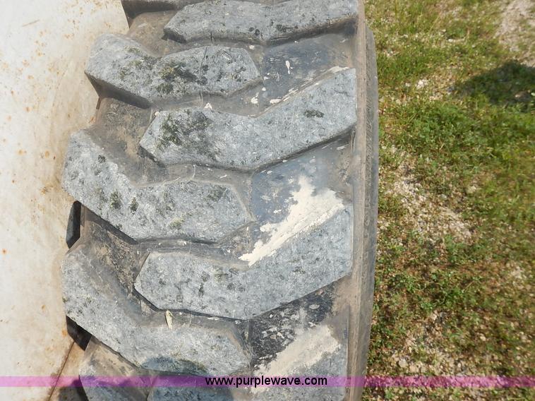 image for item J3810 1987 Bobcat 943 skid steer