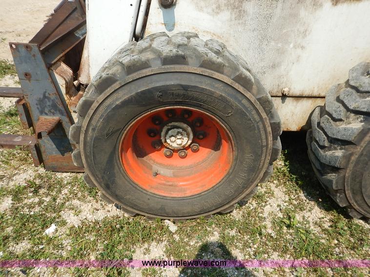 image for item J3810 1987 Bobcat 943 skid steer