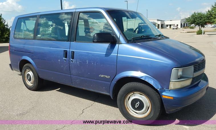 image for item J3824 1996 Chevrolet Astro van