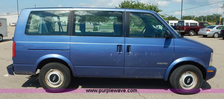 image for item J3824 1996 Chevrolet Astro van