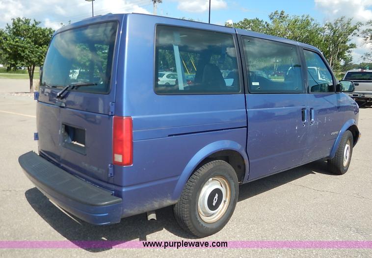 image for item J3824 1996 Chevrolet Astro van
