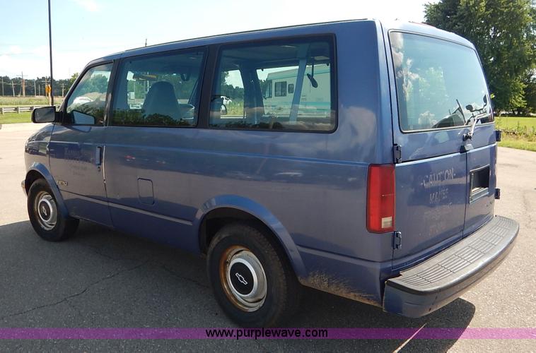 image for item J3824 1996 Chevrolet Astro van