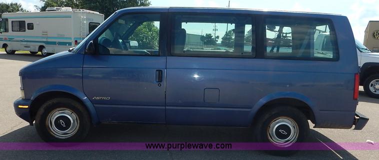 image for item J3824 1996 Chevrolet Astro van