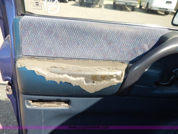 image for item J3824 1996 Chevrolet Astro van