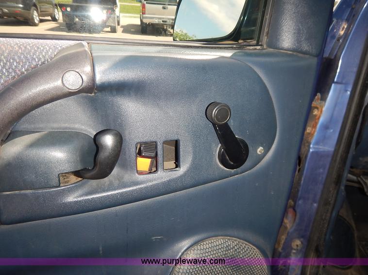 image for item J3824 1996 Chevrolet Astro van