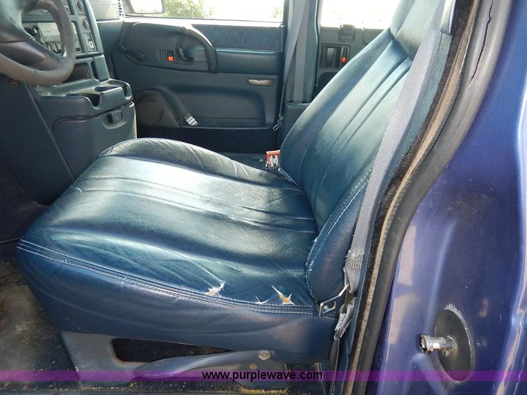 image for item J3824 1996 Chevrolet Astro van
