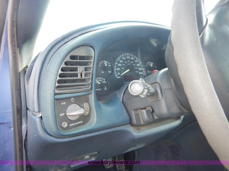 image for item J3824 1996 Chevrolet Astro van