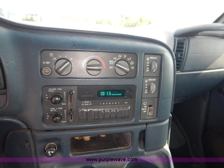 image for item J3824 1996 Chevrolet Astro van