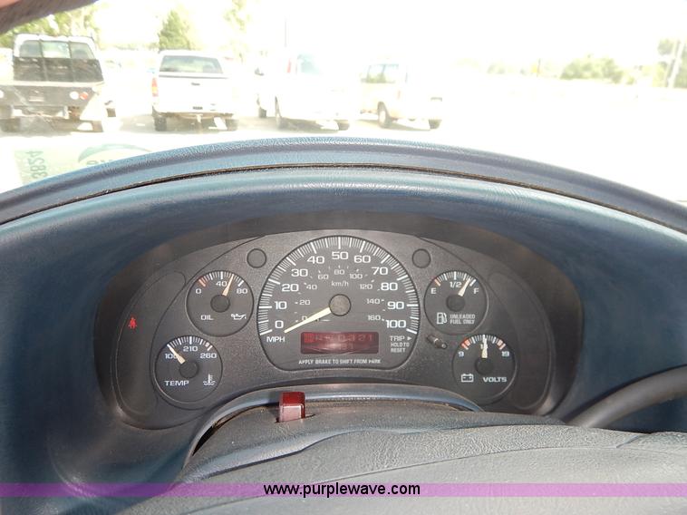image for item J3824 1996 Chevrolet Astro van