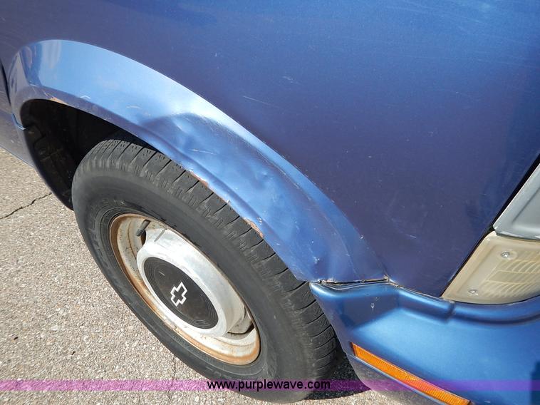image for item J3824 1996 Chevrolet Astro van