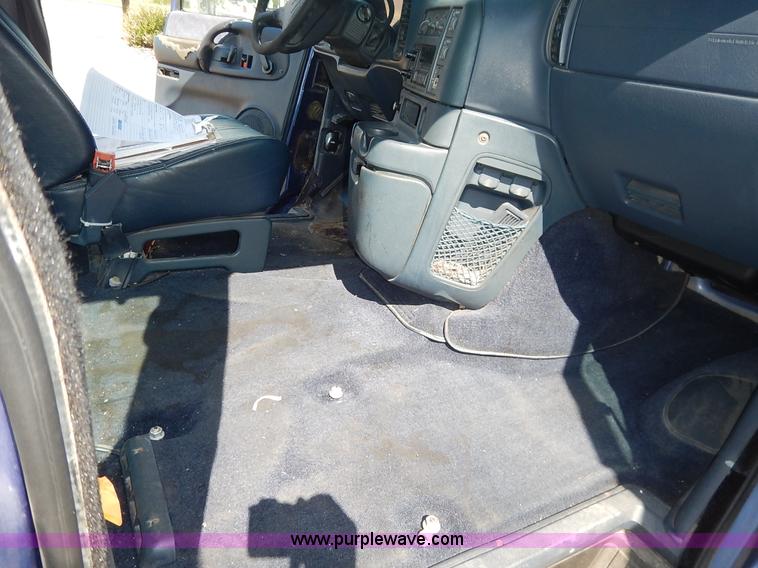 image for item J3824 1996 Chevrolet Astro van