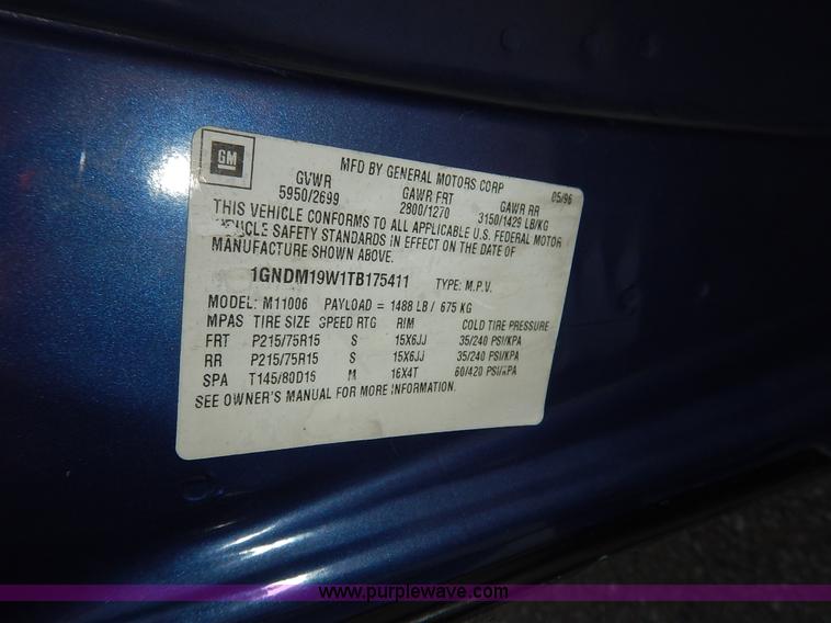 image for item J3824 1996 Chevrolet Astro van