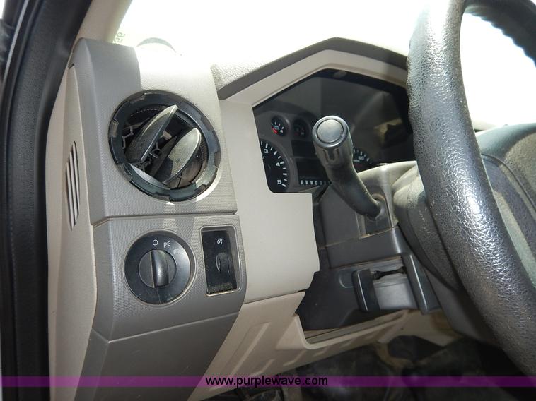 image for item J3856 2008 Ford F450 Super Duty XL Crew Cab flatbed truck