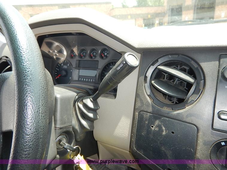 image for item J3856 2008 Ford F450 Super Duty XL Crew Cab flatbed truck