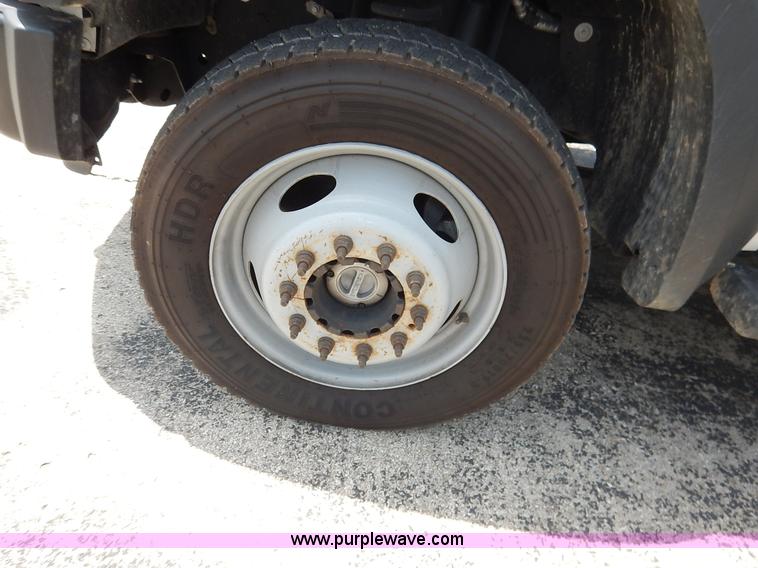 image for item J3856 2008 Ford F450 Super Duty XL Crew Cab flatbed truck