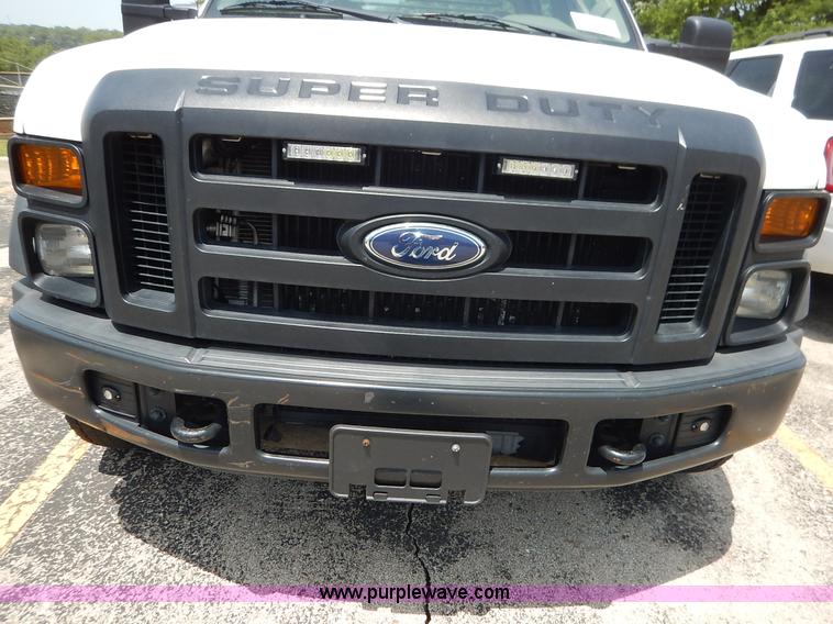 image for item J3856 2008 Ford F450 Super Duty XL Crew Cab flatbed truck