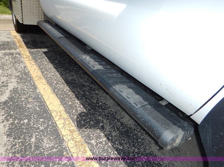 image for item J3856 2008 Ford F450 Super Duty XL Crew Cab flatbed truck