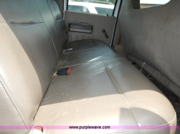 image for item J3856 2008 Ford F450 Super Duty XL Crew Cab flatbed truck