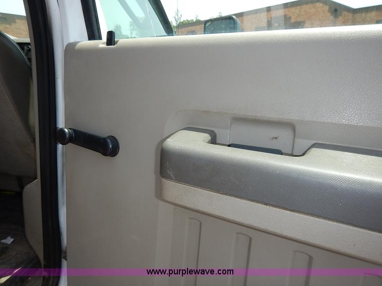 image for item J3856 2008 Ford F450 Super Duty XL Crew Cab flatbed truck