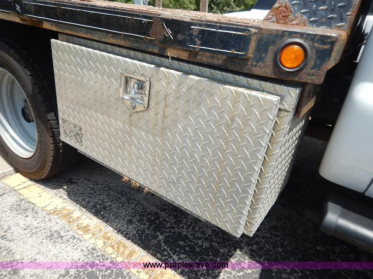 image for item J3856 2008 Ford F450 Super Duty XL Crew Cab flatbed truck